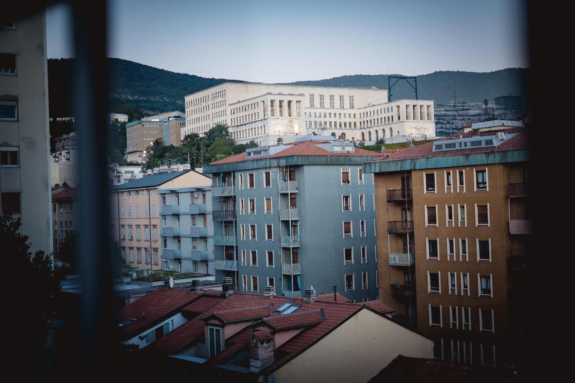 5Min Stazione Centrale Appartamento Con Terrazza Trieste Exterior foto